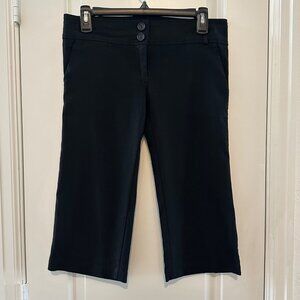 Black Cropped Pants With Double Button Closure By Très Bien